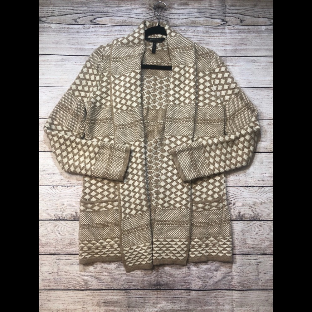 Adorable BCBG sweater
